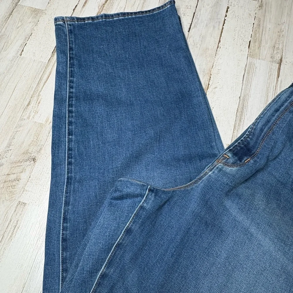 Old Navy Women's Jeans Plus Size 30 Power Slim Straight Mid Rise Medium Wash - Picture 14 of 14